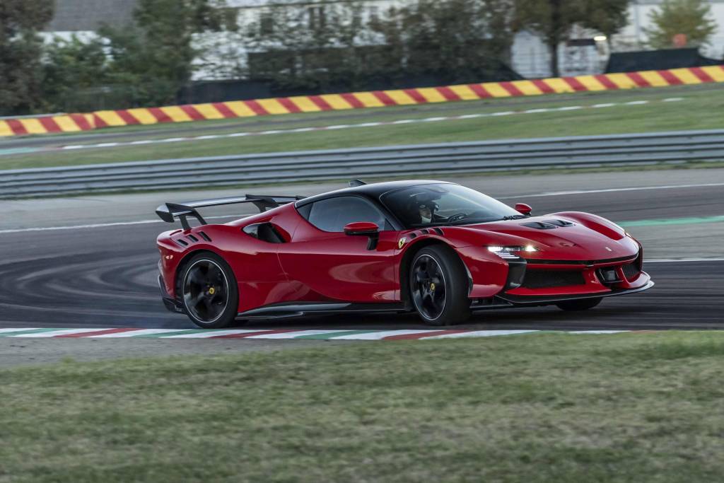 Ferrari_SF90XX_Stradale